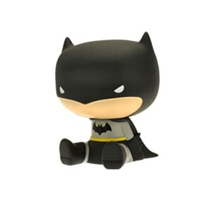 Figura chibi de Batman a modo de hucha, sentado y de colores multicolores.