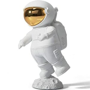 Figura decorativa de astronauta blanco con casco dorado en pose flotante.