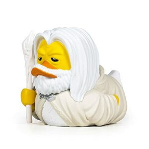 Figura de pato de goma de Gandalf el Blanco con túnica y bastón.