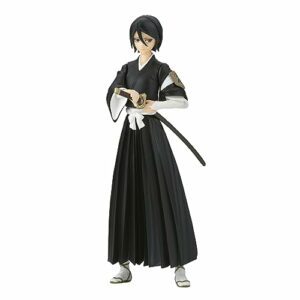 Figura de acción de Rukia Kuchiki de Bleach en posición de batalla, con uniforme negro y espada desenvainada.