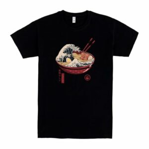 Camiseta negra de manga corta con estampado de ola y ramen.