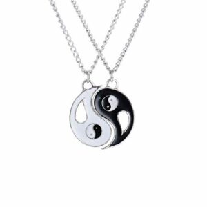 Colgante de Ying Yang en blanco y negro con cadena plateada de Jiahuade.