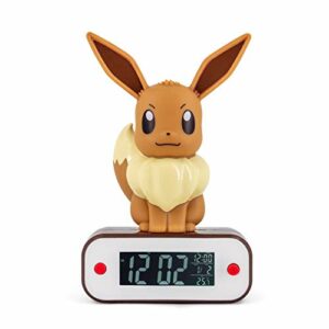 Reloj despertador con figura de Eevee y pantalla digital LED.