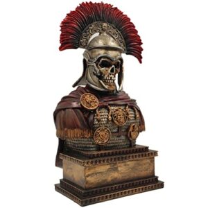 Figura de guerrero centurión romano esqueleto en resina, con casco y capa rojos.