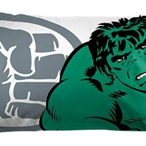 Funda de almohada de algodón con imagen del increíble Hulk en tonos verdes y grises.