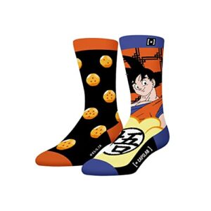 Calcetines de Dragon Ball Z con diseño de Goku y esferas del dragón.