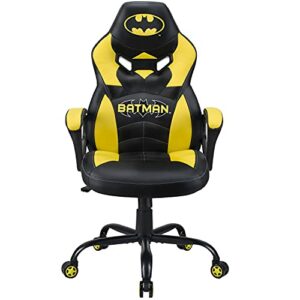 Silla gamer negra y amarilla con diseño de Batman, ideal para niños.