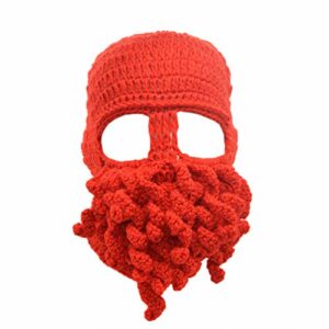 Gorro rojo de punto con diseño de pulpo cubriendo la cara y ojos descubiertos.