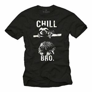 Camiseta negra MAKAYA con diseño de perezoso y texto "CHILL BRO." en blanco.