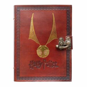 Cuaderno de cuero rojo de Harry Potter con el diseño de la Snitch Dorada.