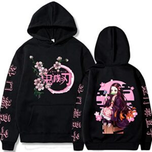 Sudadera negra con capucha, estampado de flores y personaje de anime en la espalda.