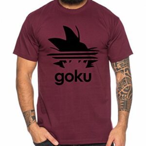 Hombre con camiseta vino tinto de Goku con diseño en negro.