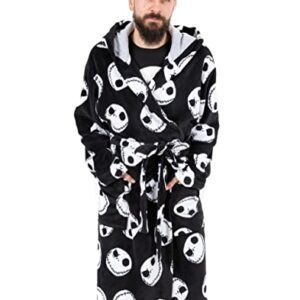 Hombre con bata negra de Disney, diseño de Papá Noel de "The Nightmare Before Christmas".