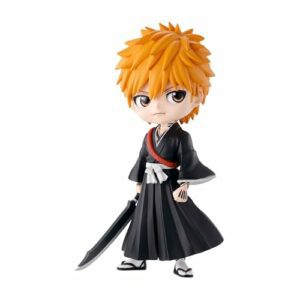 Figura de Ichigo Kurosaki de Bleach, con cabello anaranjado y uniforme negro, sosteniendo una espada.