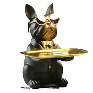 Figura de bulldog negro con gafas doradas sosteniendo una bandeja.