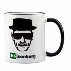 Taza blanca con imagen de Heisenberg y el logo de Breaking Bad.