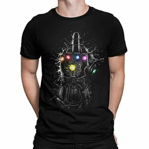 Camiseta negra con diseño del guantelete de Thanos mostrando el dedo medio.