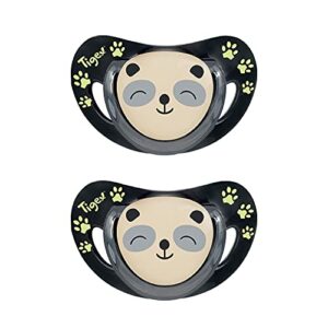 Chupetes Tigex con diseño de panda y detalles fosforescentes.