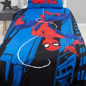 Funda nórdica azul de Spiderman para niños con imagen de Spiderman columpiándose.