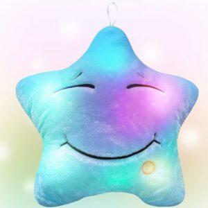 Cojín de peluche en forma de estrella azul con luces LED y cara sonriente.