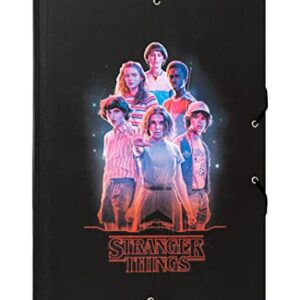 Carpeta con imagen de personajes de Stranger Things y logo en la portada.