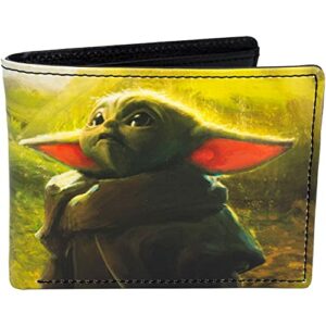 Cartera plegable delgada con la imagen de Grogu de Star Wars en la portada, sobre un fondo de colores cálidos.