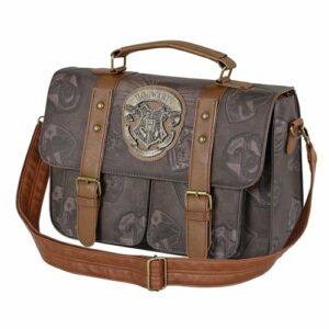 Bolso satchel marrón con detalles de Harry Potter y el escudo de Hogwarts.