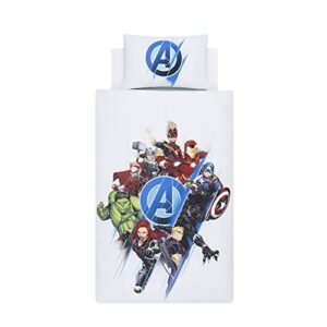 Juego de funda de edredón Avengers de Disney con varios superhéroes en diseño colorido.