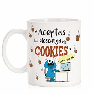 Taza blanca con un dibujo azul y texto "¿Aceptas la descarga de cookies? Claro que sí".