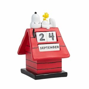 Calendario perpetuo 3D de la caseta roja de Snoopy con Snoopy y Woodstock arriba.