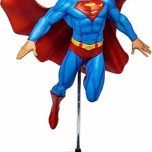 Figura de Superman volando con capa roja y traje azul de 30 cm.