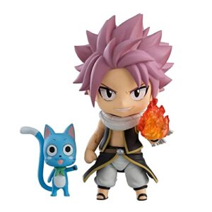 Figuras de Natsu y Happy de "Fairy Tail" en versión chibi, con un Natsu sosteniendo una llama.