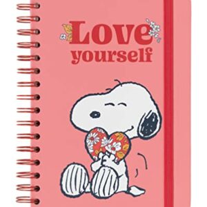 Cuaderno rosa A5 con Snoopy abrazando un corazón y texto "Love yourself".