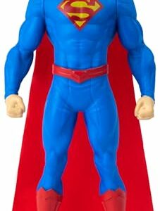 Figura de Superman de 15 cm con traje clásico azul y capa roja.