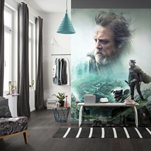 Papel pintado Komar de Star Wars con Luke Skywalker y Rey en una escena épica.