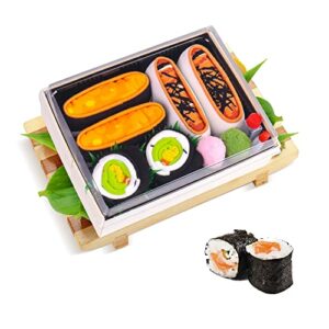 Calcetines con dibujos de sushi presentados en una caja estilo bento.