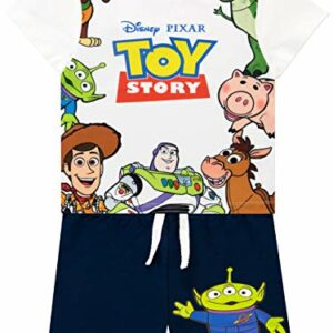 Conjunto infantil de camiseta blanca y shorts azules de Toy Story, con personajes del dibujo animado.