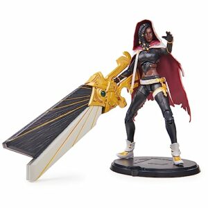 Figura de acción de Senna de League of Legends con una gran espada y capa roja.