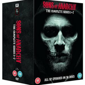 Caja de DVD de las temporadas 1 a 7 de Sons of Anarchy con imagen de un cráneo en la portada.