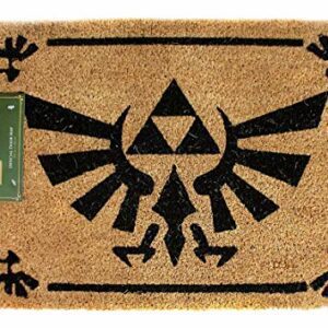 Felpudo marrón con el logo de la Trifuerza de Zelda en negro.