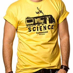 Camiseta amarilla con diseño de Heisenberg corriendo sobre un autobús escolar y el texto "SCIENCE".