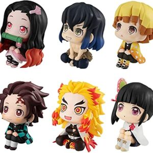 Figuras chibi de personajes de Demon Slayer en poses adorables.