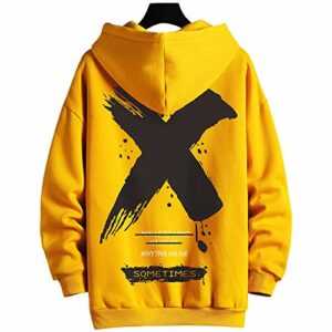 Sudadera amarilla con capucha y diseño de una "X" negra en la espalda.