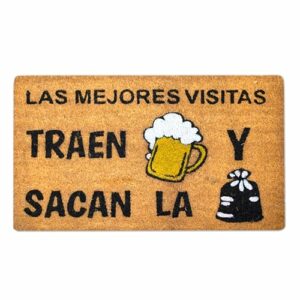 Felpudo de coco natural con diseño de cerveza y mensaje divertido: "Las mejores visitas traen y sacan la basura."