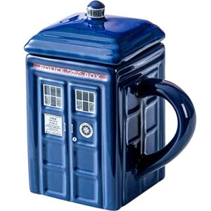 Taza de café en forma de TARDIS azul con tapa.