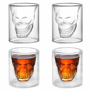 Juego de 4 vasos de cristal con diseño interno de calaveras en 3D.