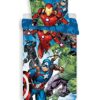 Juego de cama con personajes de Marvel Avengers en acción en colores vibrantes.