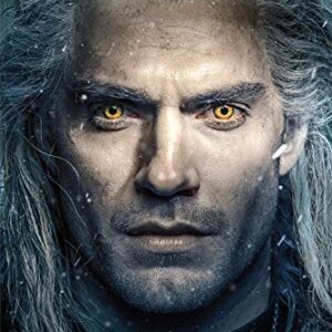 Póster de Geralt de "The Witcher" con mirada intensa y fondo oscuro.